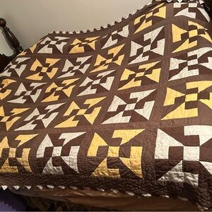 Homemade patchwork hand sewn Quilt, queen (74”x88”)
